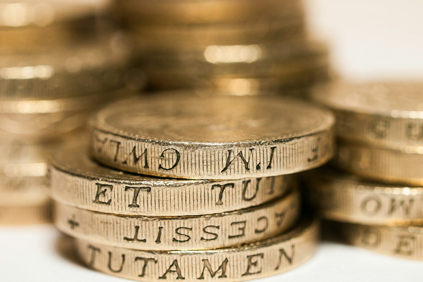 A stack of pound coins: gilts vs savings account returns compared